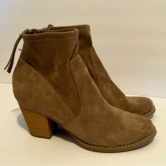 DV by Dolce Vita Shoes - DV8 by Dolce Vita Jonah Stretch Bootie